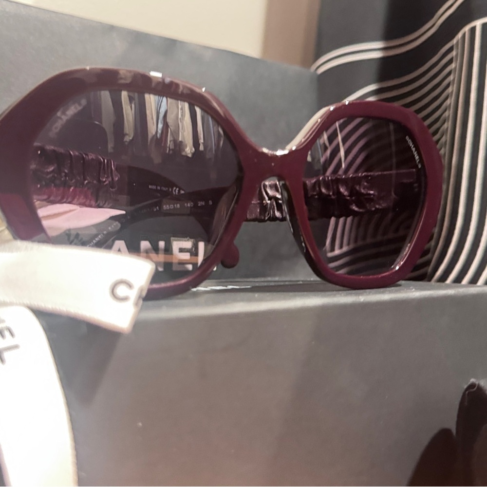 CHANEL lambskin Plum Sunglasses. Rare. Authentic - Picture 4 of 16